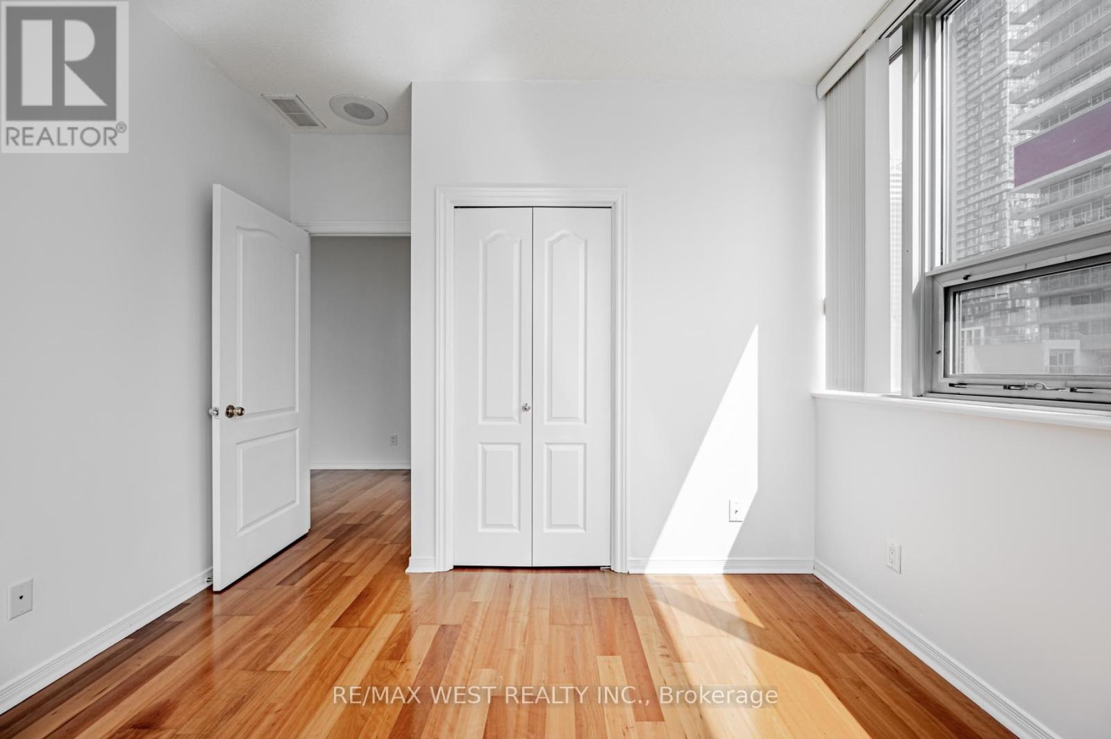 709 - 393 King Street W, Toronto, Ontario  M5V 3G8 - Photo 17 - C12201164