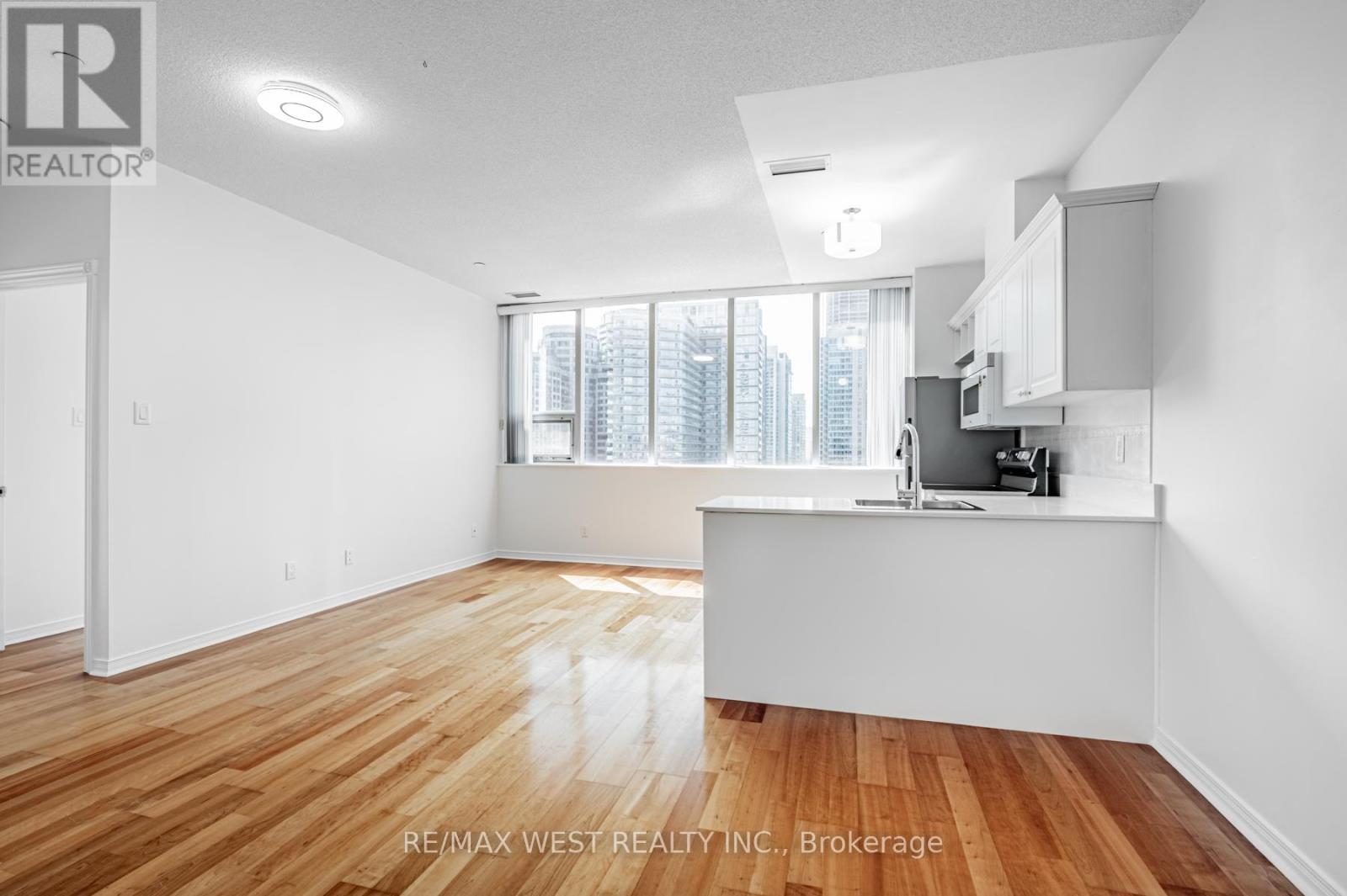709 - 393 King Street W, Toronto, Ontario  M5V 3G8 - Photo 3 - C12201164