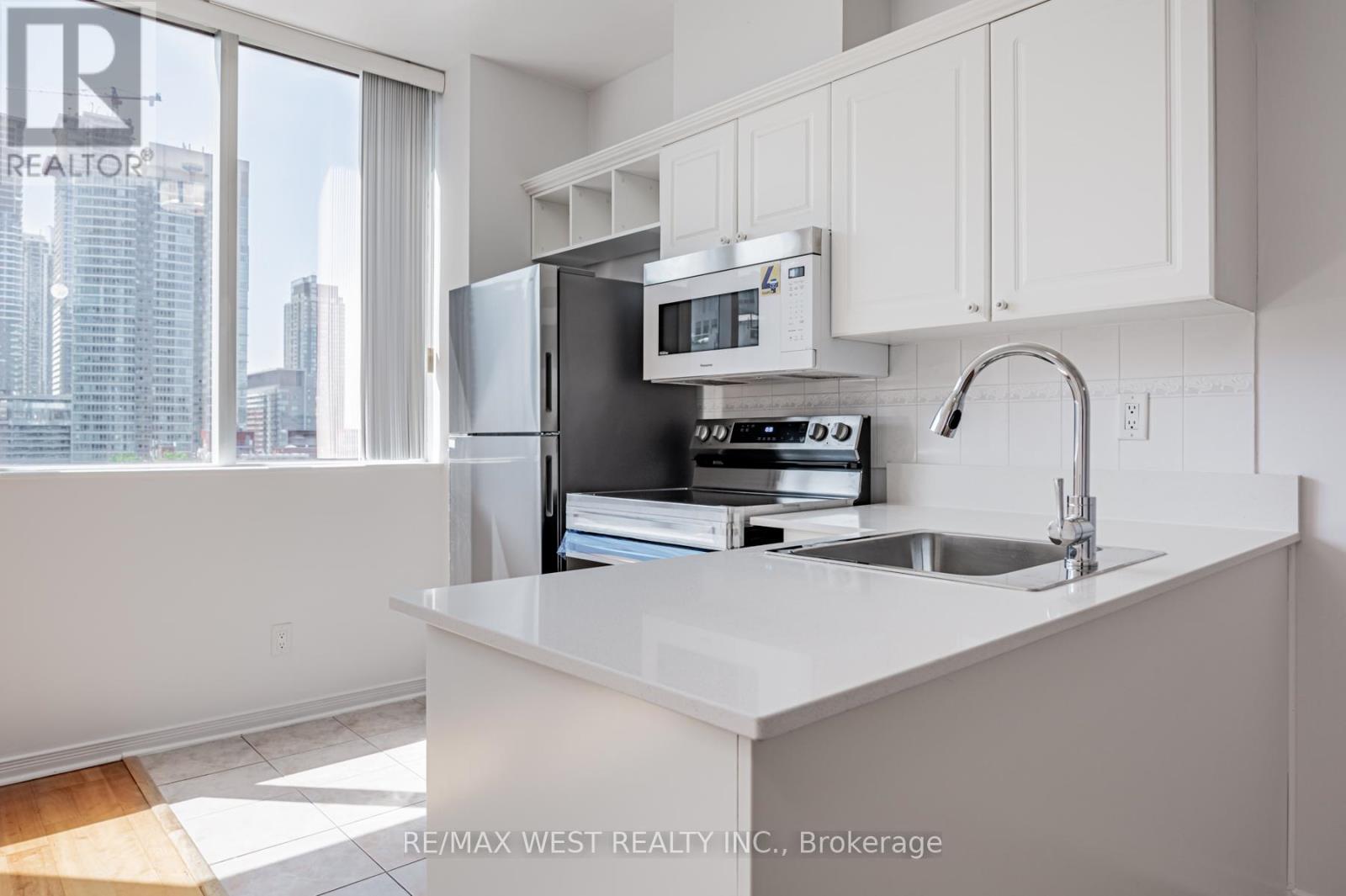 709 - 393 King Street W, Toronto, Ontario  M5V 3G8 - Photo 6 - C12201164