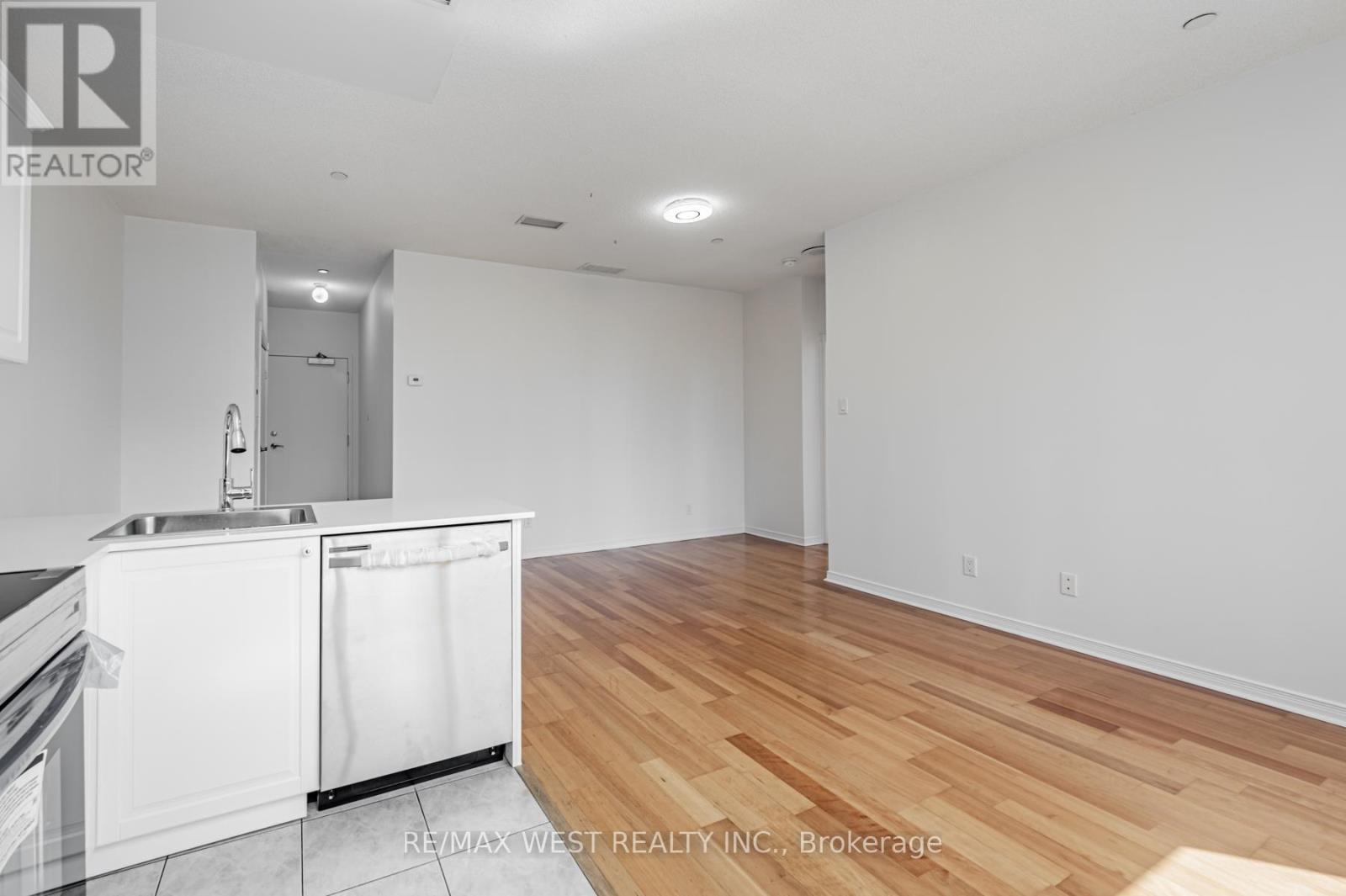 709 - 393 King Street W, Toronto, Ontario  M5V 3G8 - Photo 8 - C12201164