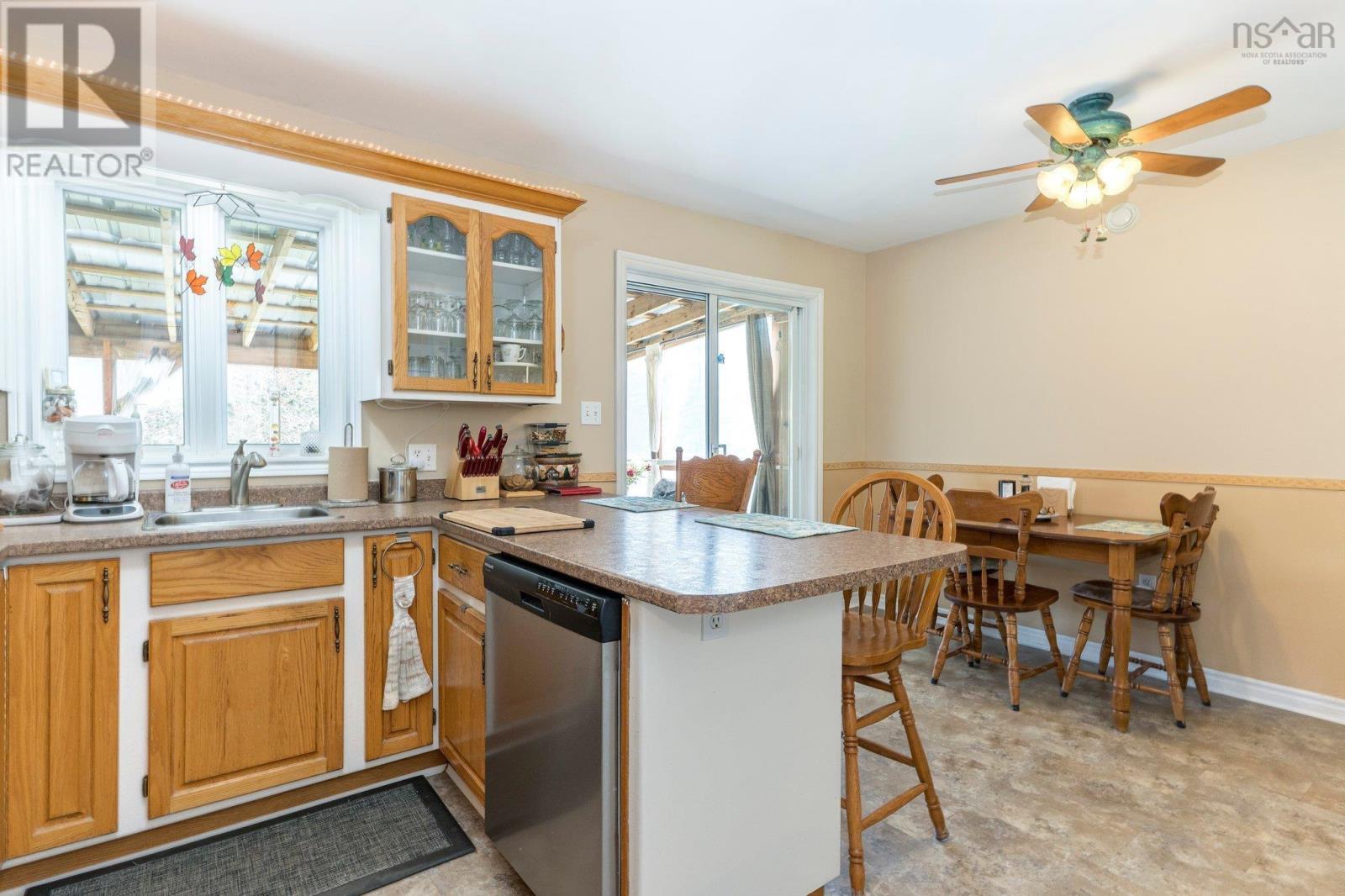 1937 St. Margaret's Bay Road, Timberlea, Nova Scotia  B3T 1C3 - Photo 11 - 202511481