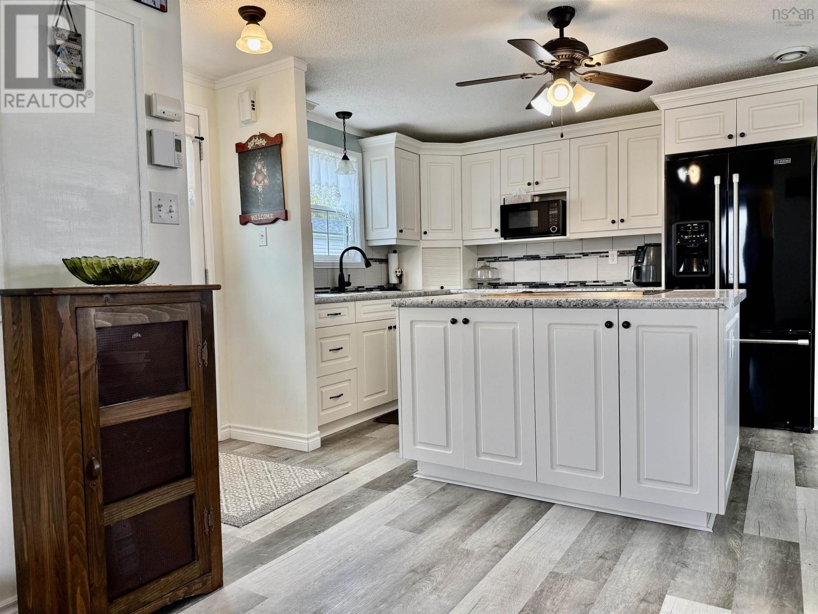 33 Clairmount Avenue, Bridgewater, Nova Scotia  B4V 4C7 - Photo 8 - 202512336