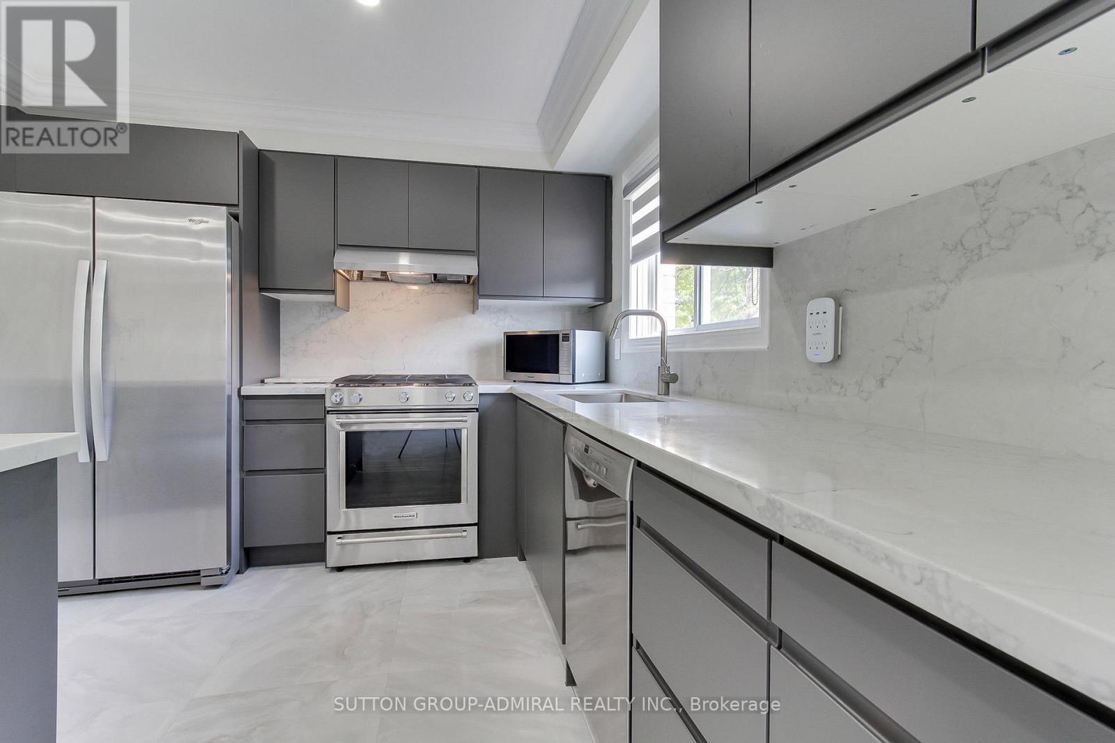 26 Carron Avenue, Vaughan, Ontario  L6A 1Y7 - Photo 7 - N12201184