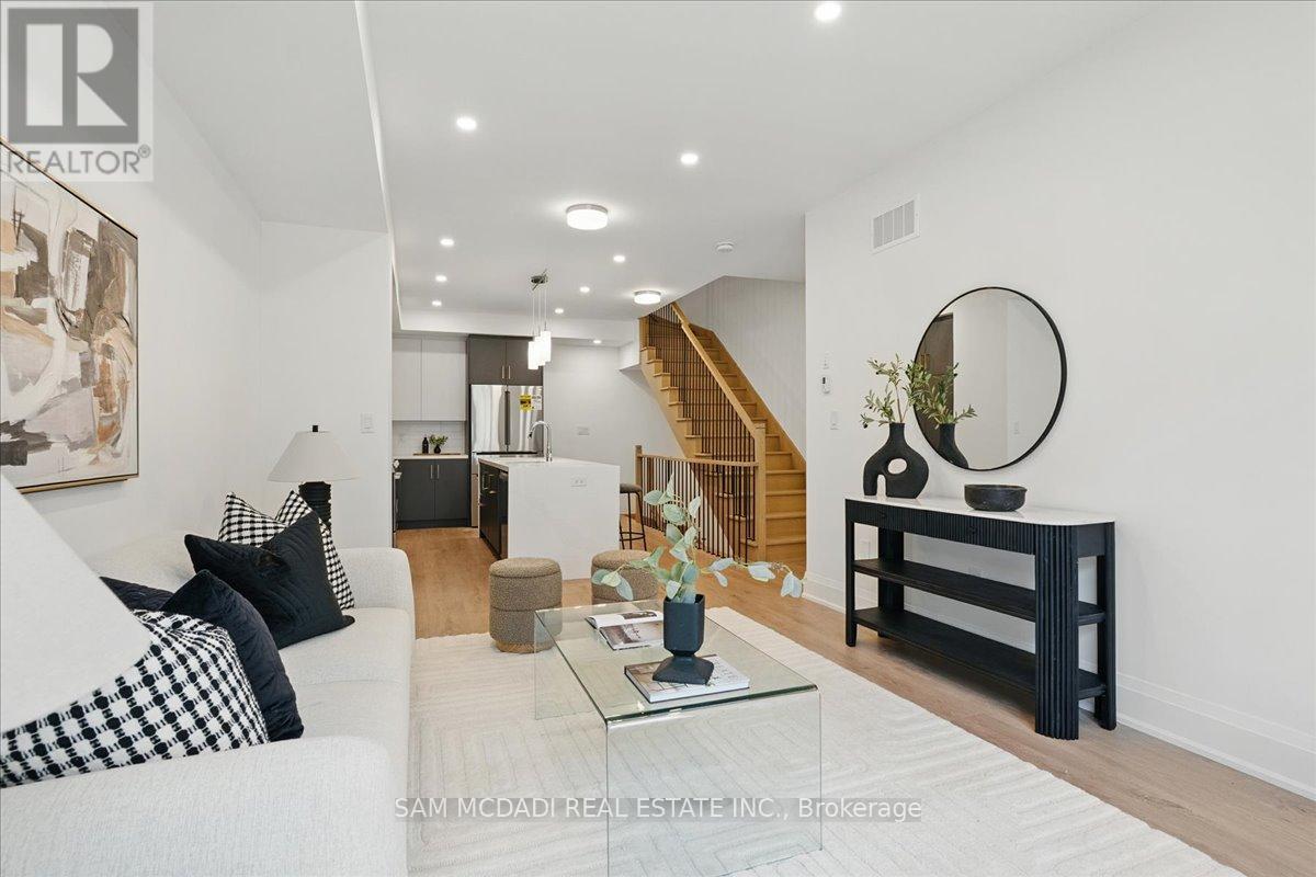 33 Burleigh Mews, Vaughan, Ontario  L4J 8A2 - Photo 5 - N12201246