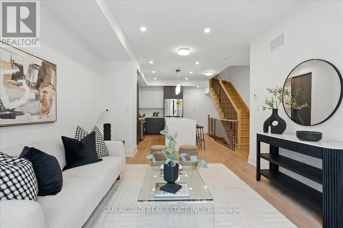 33 Burleigh Mews, Vaughan, Ontario  L4J 8A2 - Photo 6 - N12201246