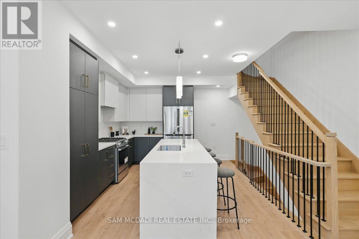 33 Burleigh Mews, Vaughan, Ontario  L4J 8A2 - Photo 7 - N12201246