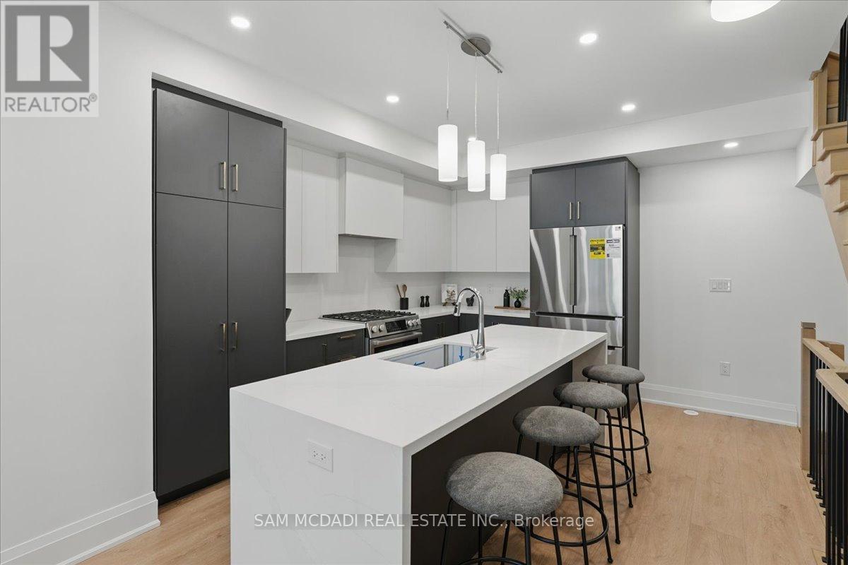 33 Burleigh Mews, Vaughan, Ontario  L4J 8A2 - Photo 8 - N12201246