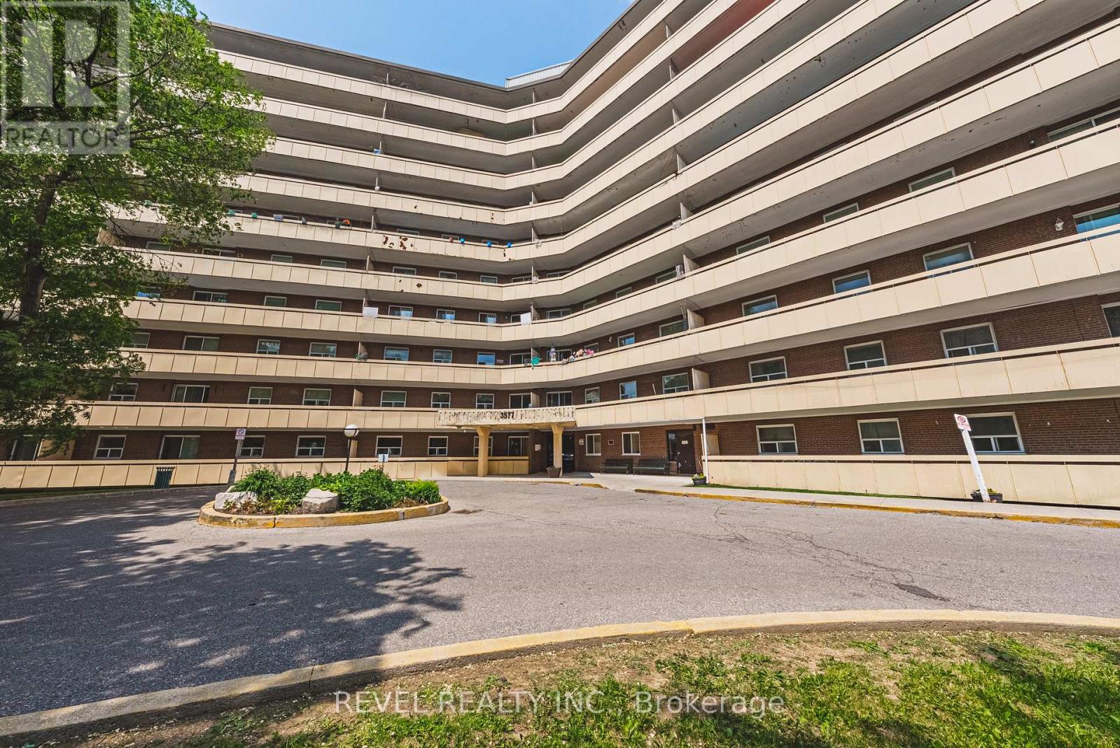 805 - 3577 Derry Road E, Mississauga, Ontario  L4T 1B3 - Photo 2 - W12201200