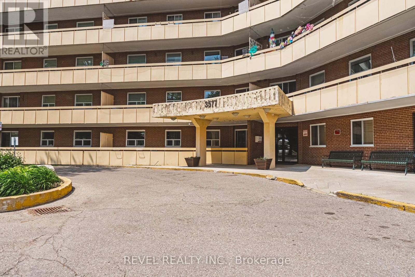 805 - 3577 Derry Road E, Mississauga, Ontario  L4T 1B3 - Photo 3 - W12201200
