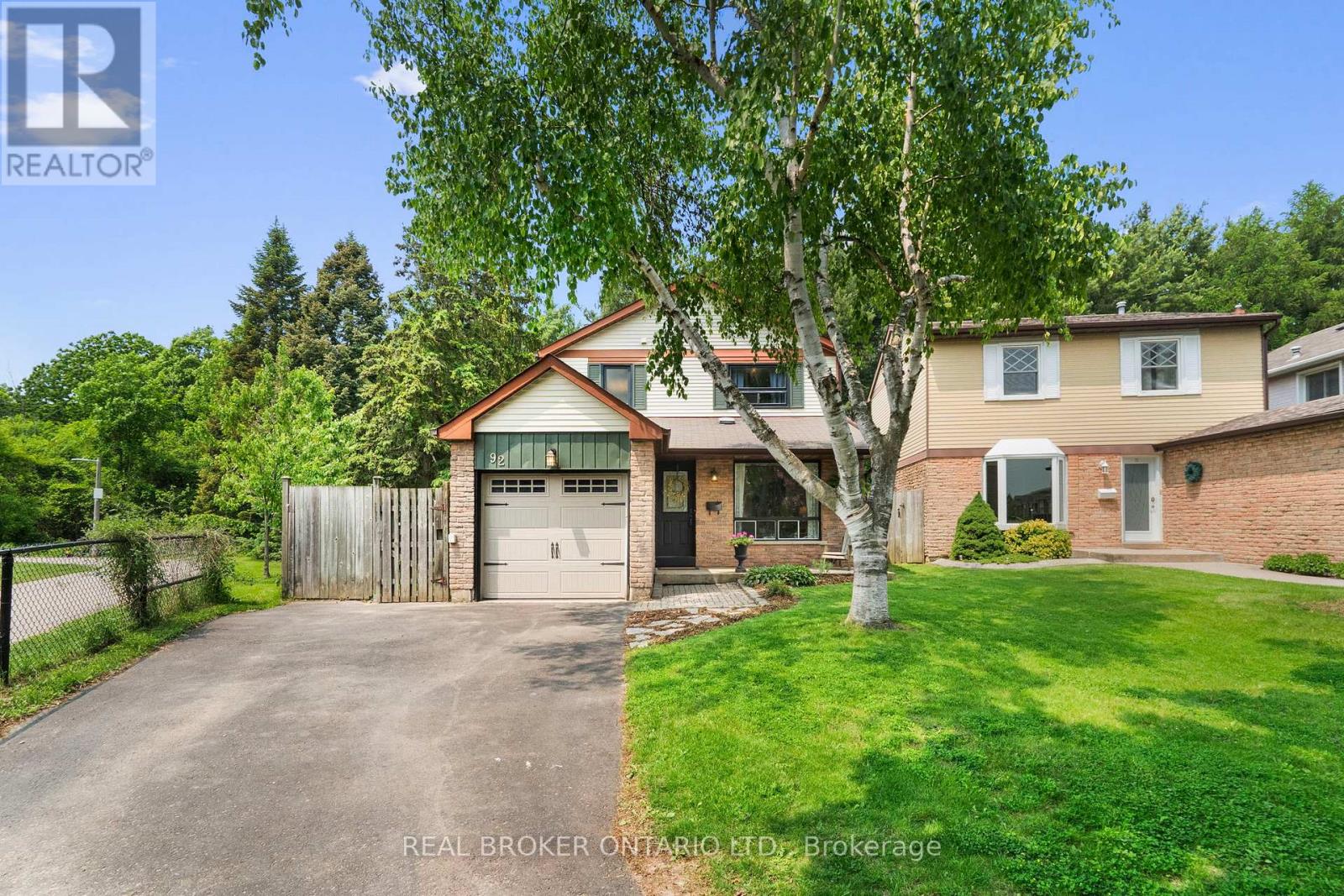 92 Rawling Crescent, Brampton, Ontario  L6Z 1N8 - Photo 1 - W12201253