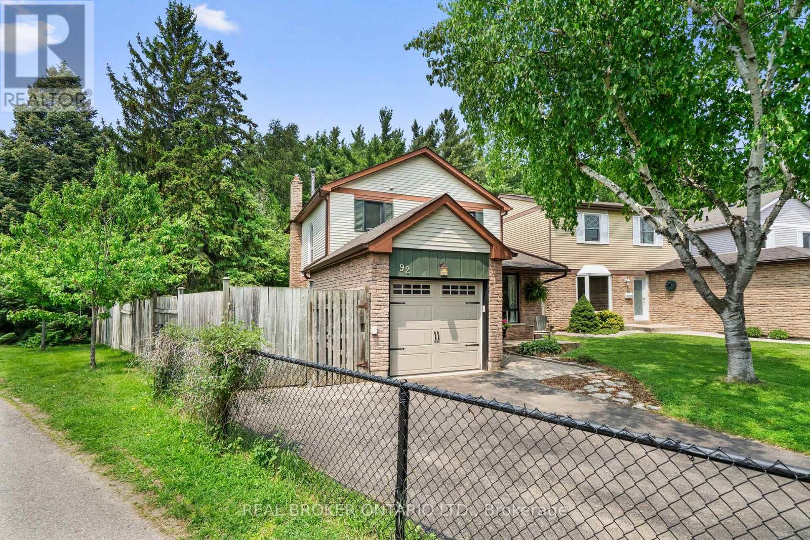 92 Rawling Crescent, Brampton, Ontario  L6Z 1N8 - Photo 2 - W12201253