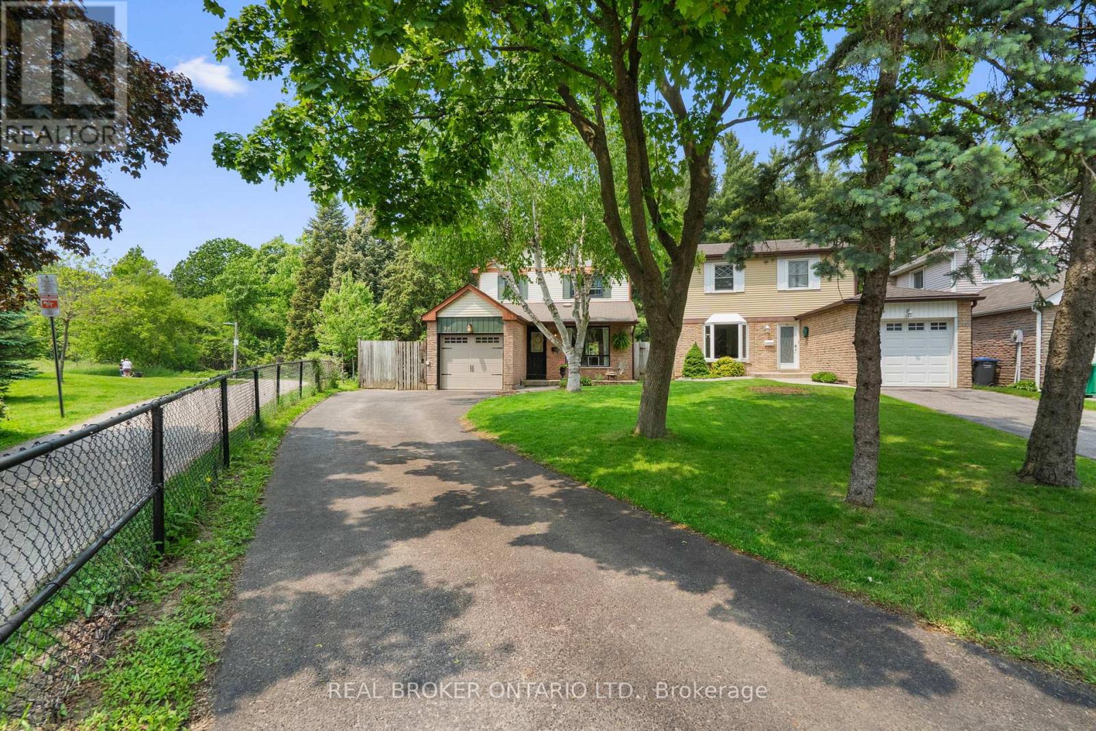 92 Rawling Crescent, Brampton, Ontario  L6Z 1N8 - Photo 3 - W12201253