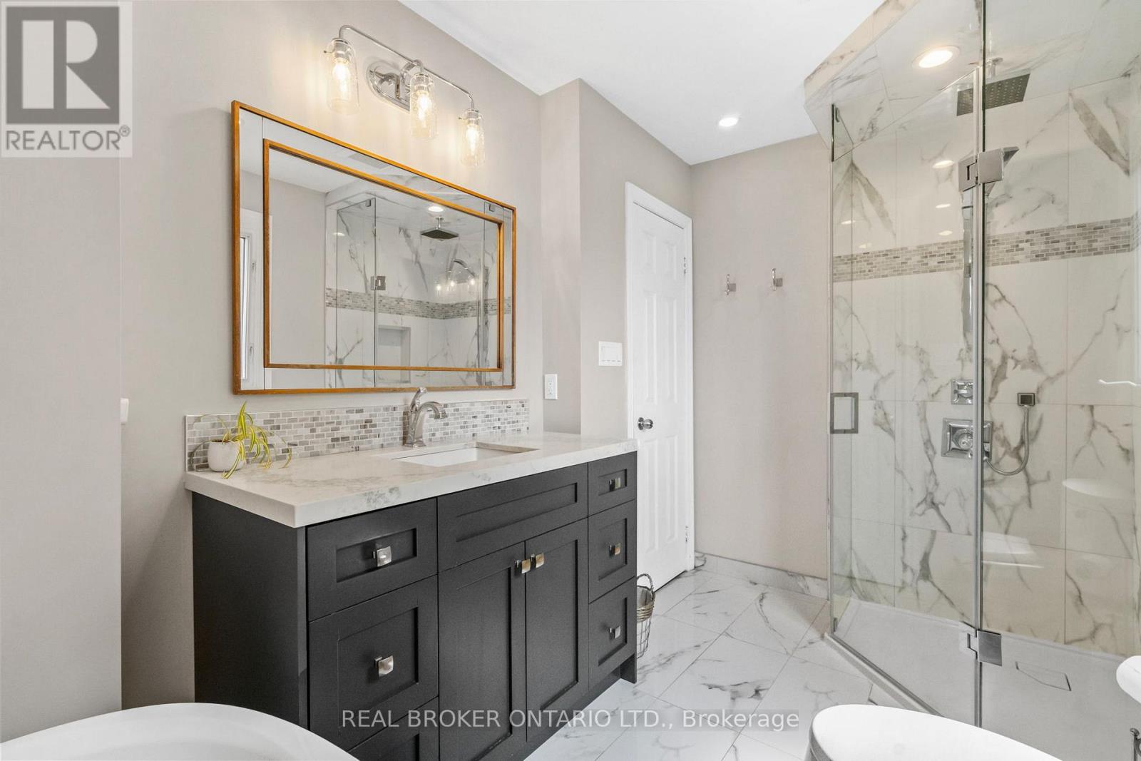 92 Rawling Crescent, Brampton, Ontario  L6Z 1N8 - Photo 35 - W12201253