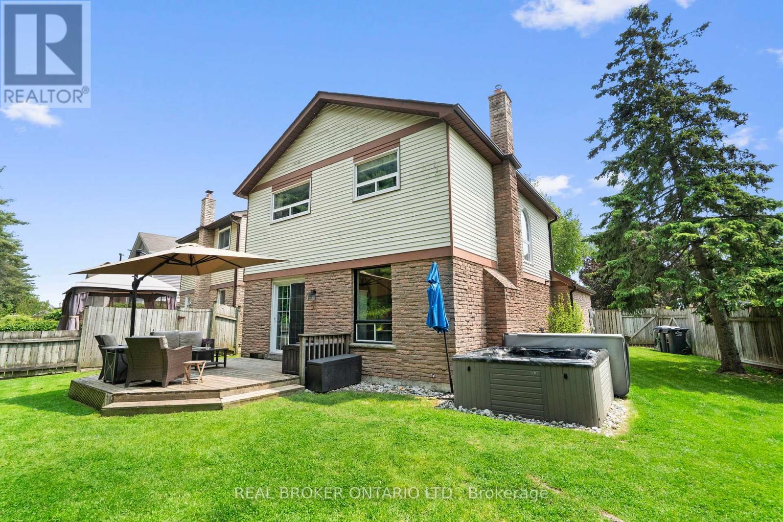 92 Rawling Crescent, Brampton, Ontario  L6Z 1N8 - Photo 6 - W12201253