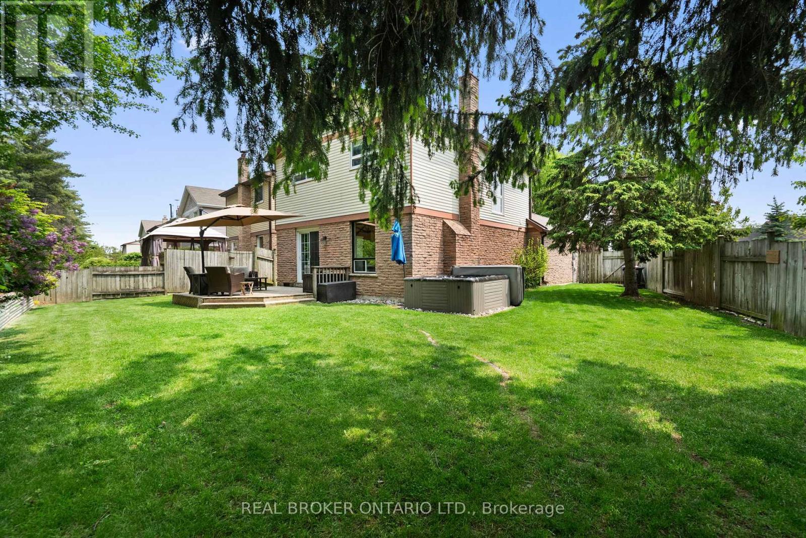 92 Rawling Crescent, Brampton, Ontario  L6Z 1N8 - Photo 7 - W12201253