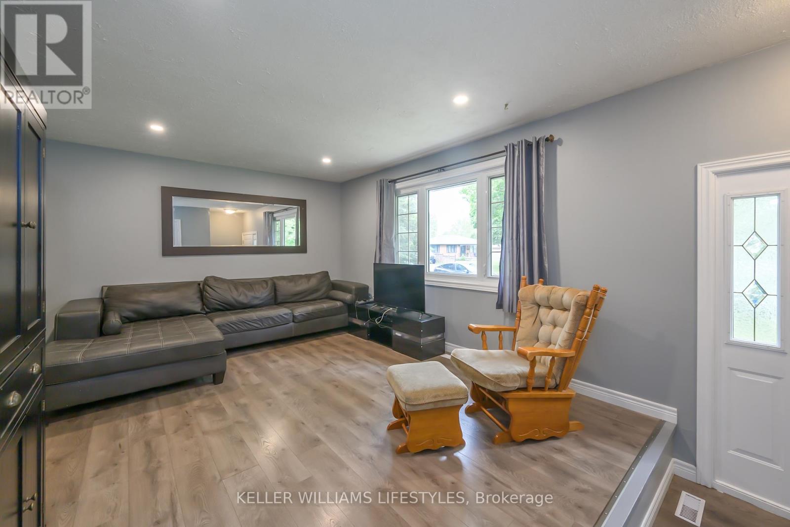 130 Pawnee Road, London East (East D), Ontario  N5V 2S8 - Photo 10 - X12201259