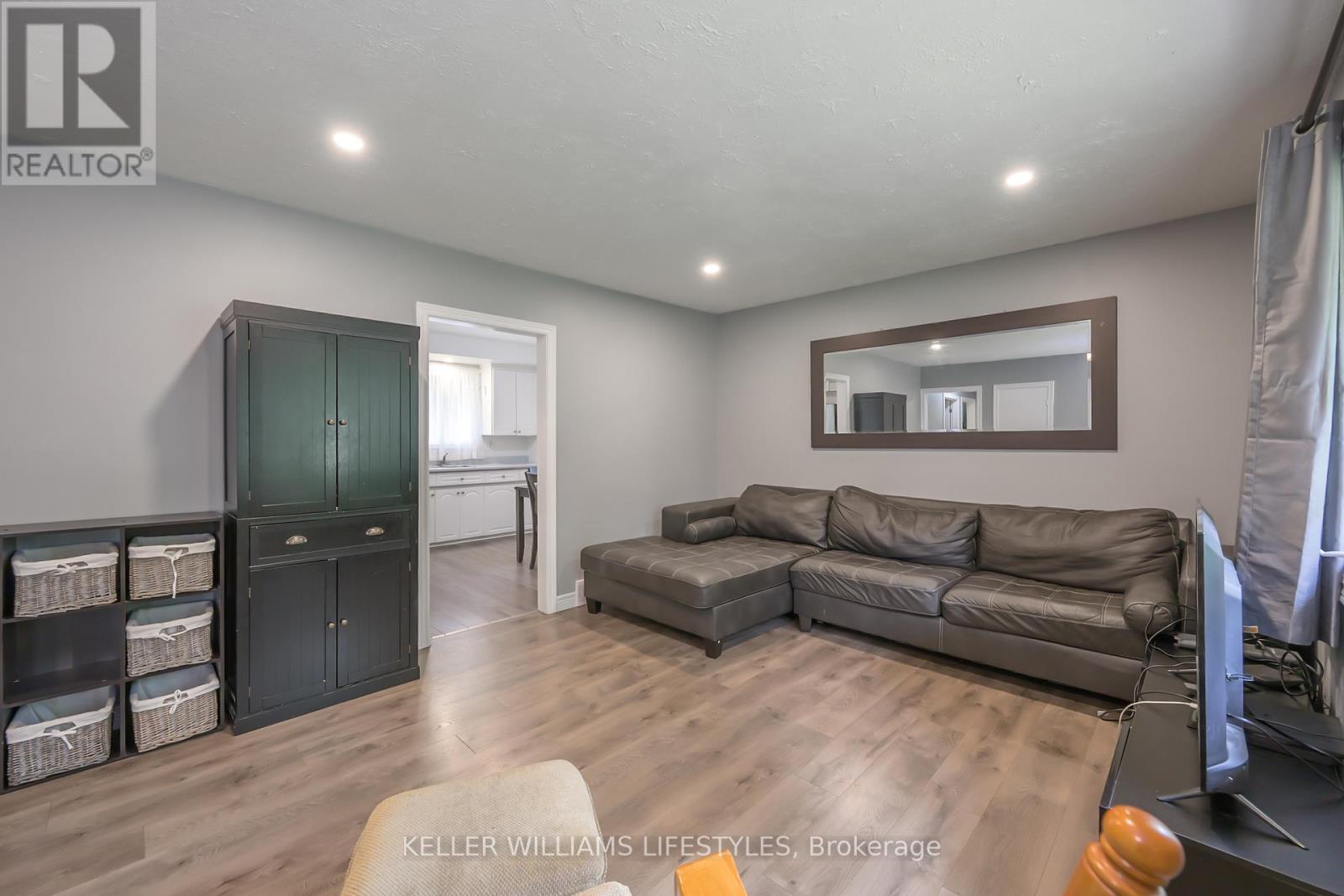 130 Pawnee Road, London East (East D), Ontario  N5V 2S8 - Photo 11 - X12201259