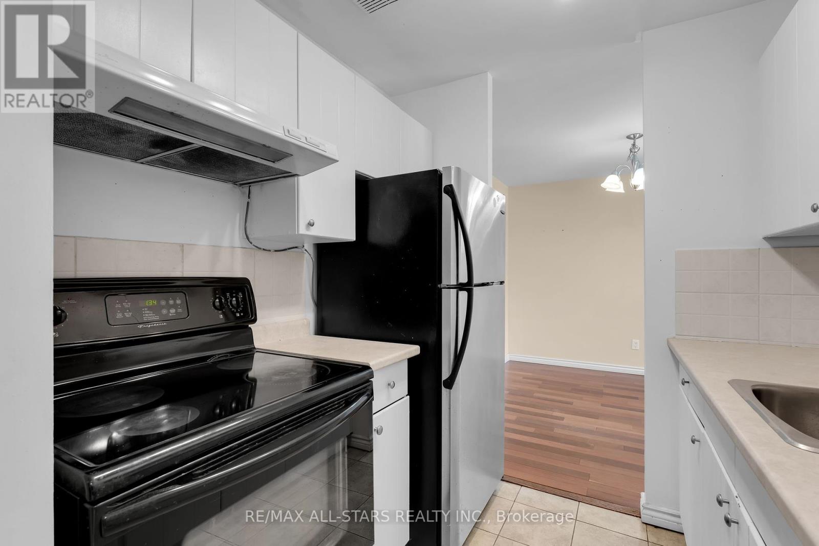 212 - 17 Eldon Hall Place, Kingston (Central City West), Ontario  K7M 7H5 - Photo 12 - X12201216