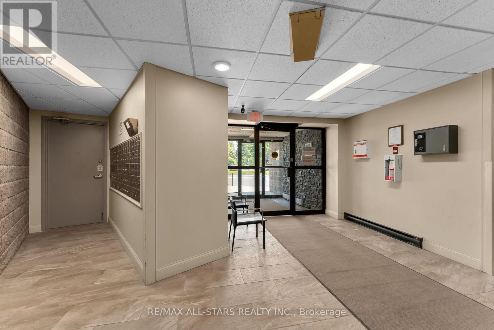 212 - 17 Eldon Hall Place, Kingston (Central City West), Ontario  K7M 7H5 - Photo 5 - X12201216