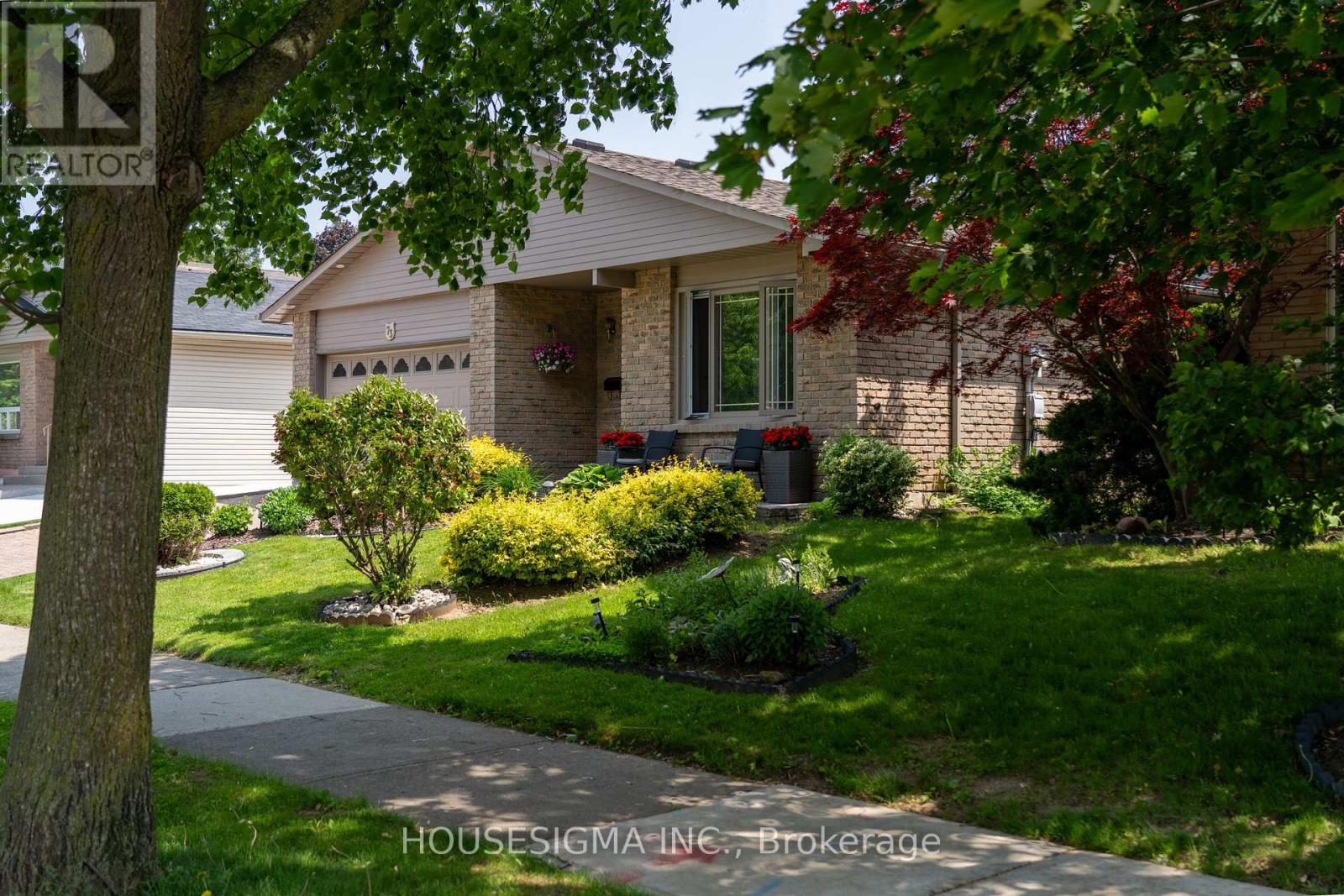 73 Athenia Drive, Hamilton (Stoney Creek Mountain), Ontario  L8J 1S4 - Photo 5 - X12201231