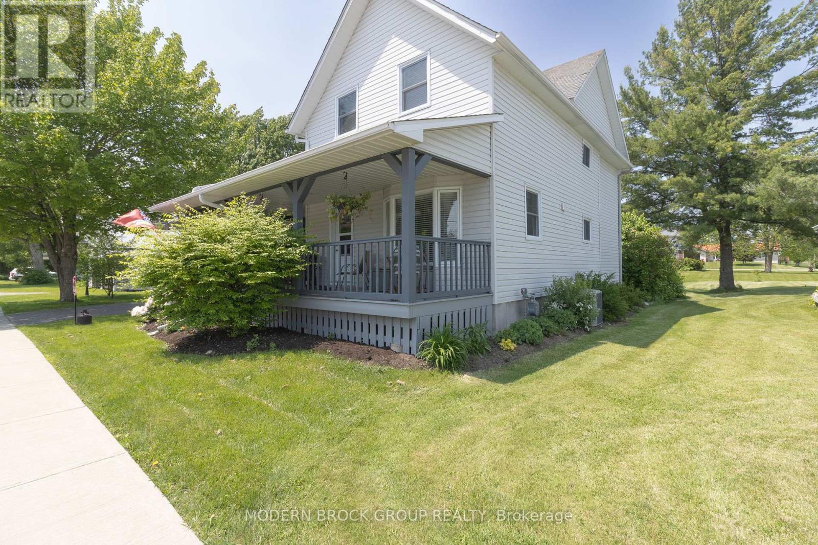 36 Wellington Street E, Athens, Ontario  K0E 1B0 - Photo 2 - X12201302