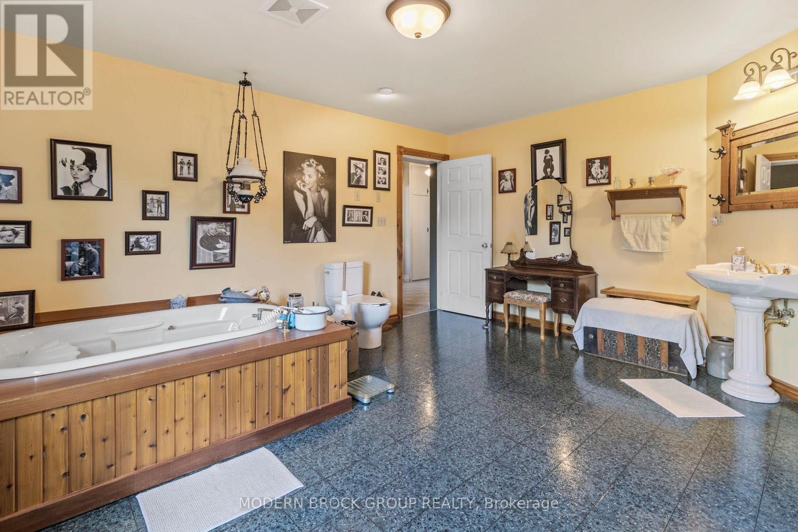 36 Wellington Street E, Athens, Ontario  K0E 1B0 - Photo 30 - X12201302
