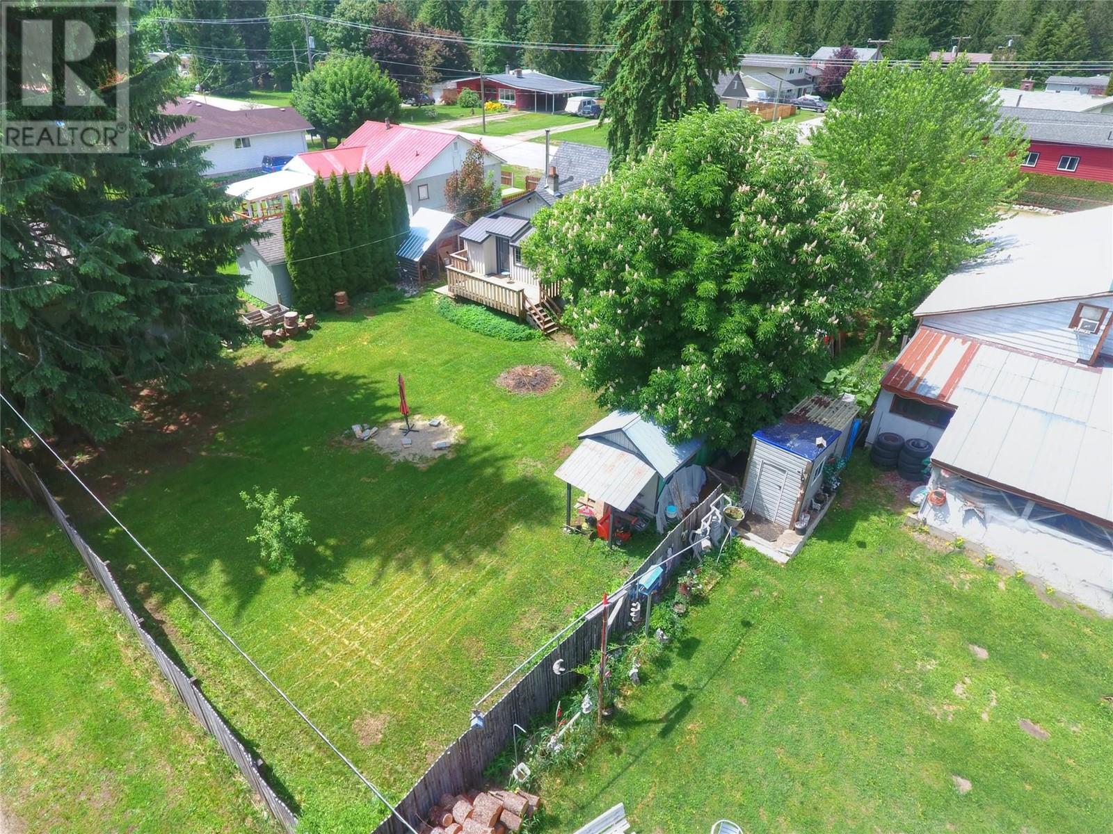 705 Glendale Avenue, Salmo, British Columbia  V0G 1Z0 - Photo 2 - 10351029