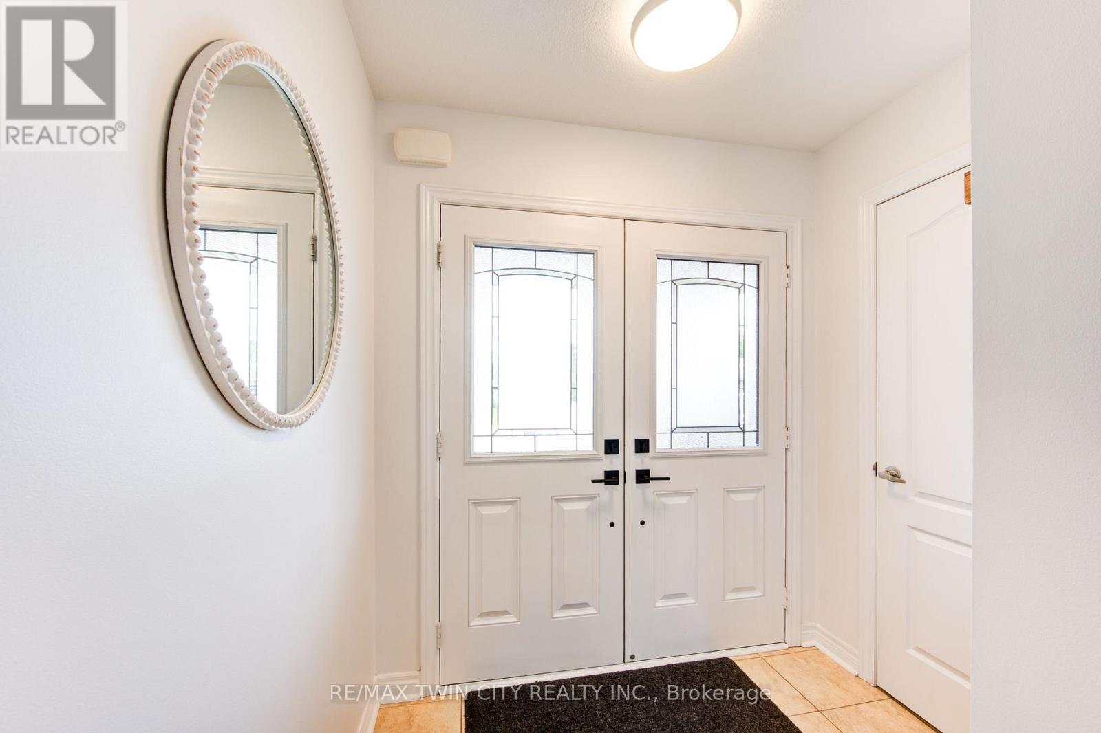 629 Baldwin Crescent, Woodstock, Ontario  N4T 0G5 - Photo 2 - X12153091