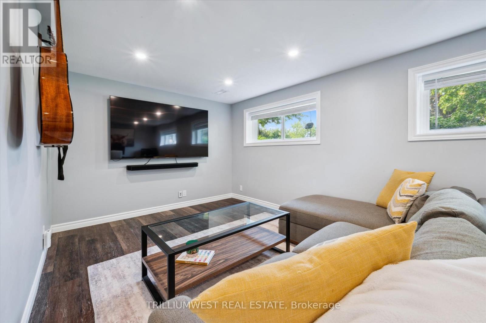 291 Parkmount Drive, Waterloo, Ontario  N2L 4M9 - Photo 23 - X12194335