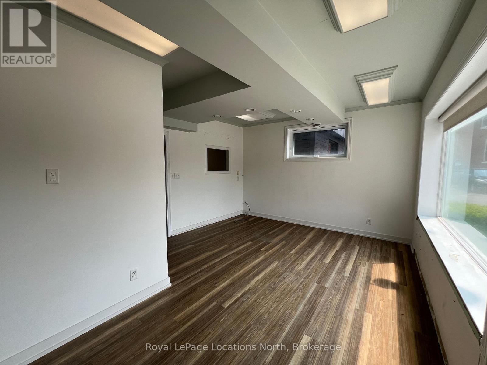 321 Hurontario Street, Collingwood, Ontario  L9Y 2M2 - Photo 2 - S12201335