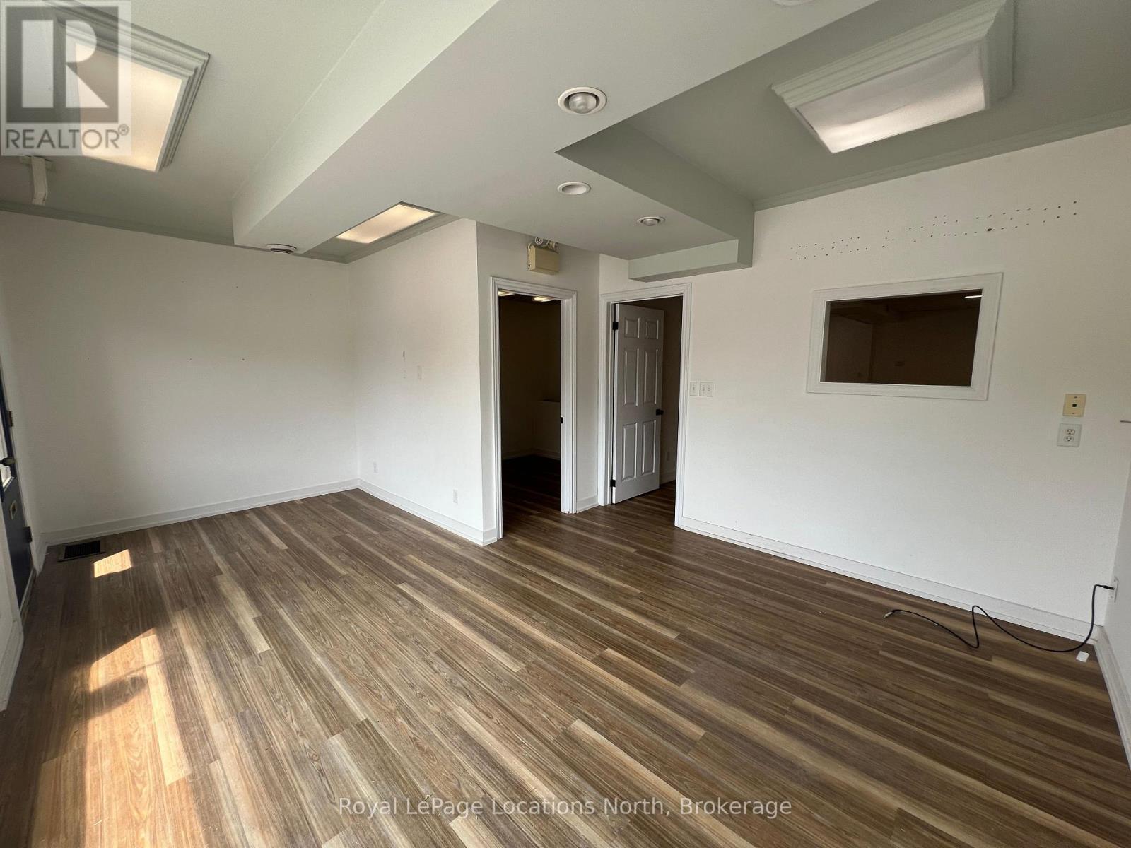 321 Hurontario Street, Collingwood, Ontario  L9Y 2M2 - Photo 3 - S12201335