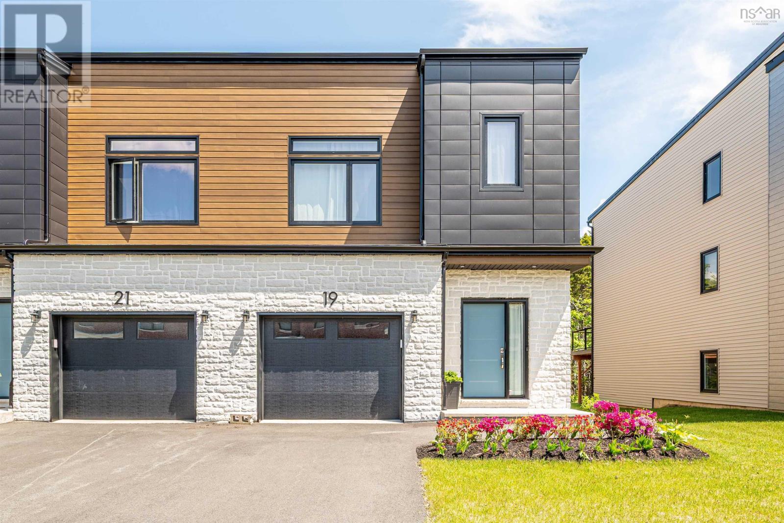 Property at 19 Trekker Drive image 1