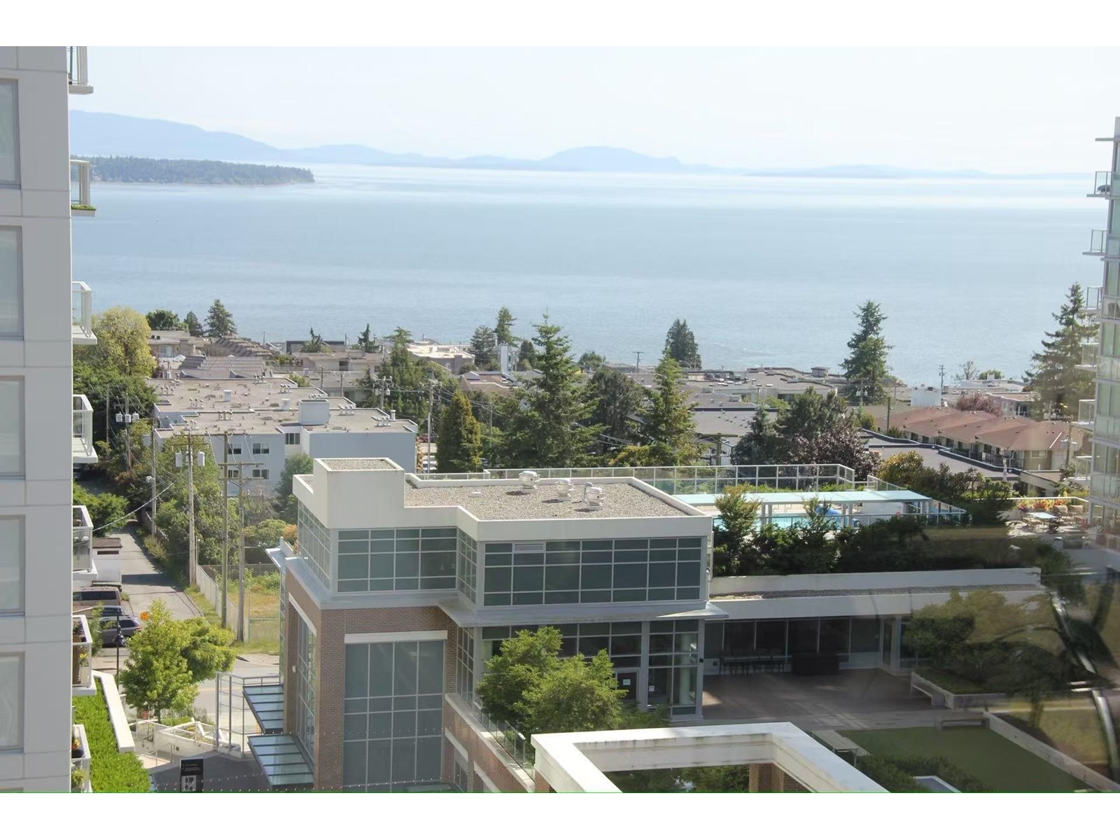 902 1473 Johnston Road, White Rock, British Columbia  V4B 0A2 - Photo 2 - R3009237