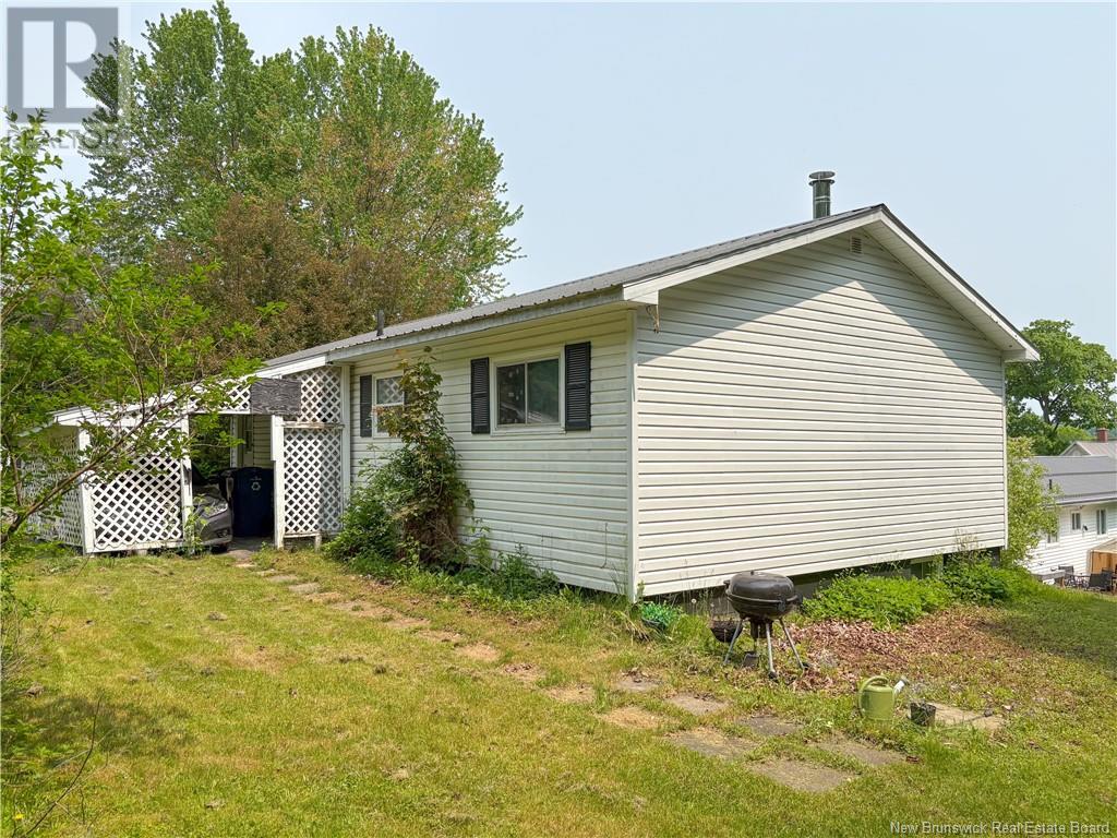 105 Sharkey Street, Woodstock, New Brunswick  E7N 2R1 - Photo 5 - NB119757
