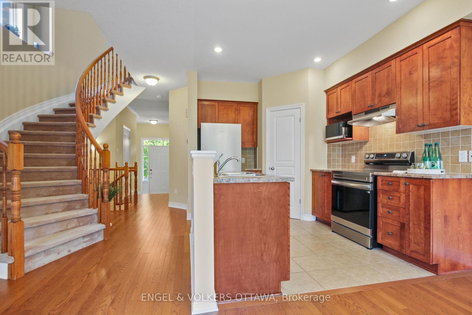 126 Hornchurch Lane, Ottawa, Ontario  K2J 0A6 - Photo 8 - X12201326