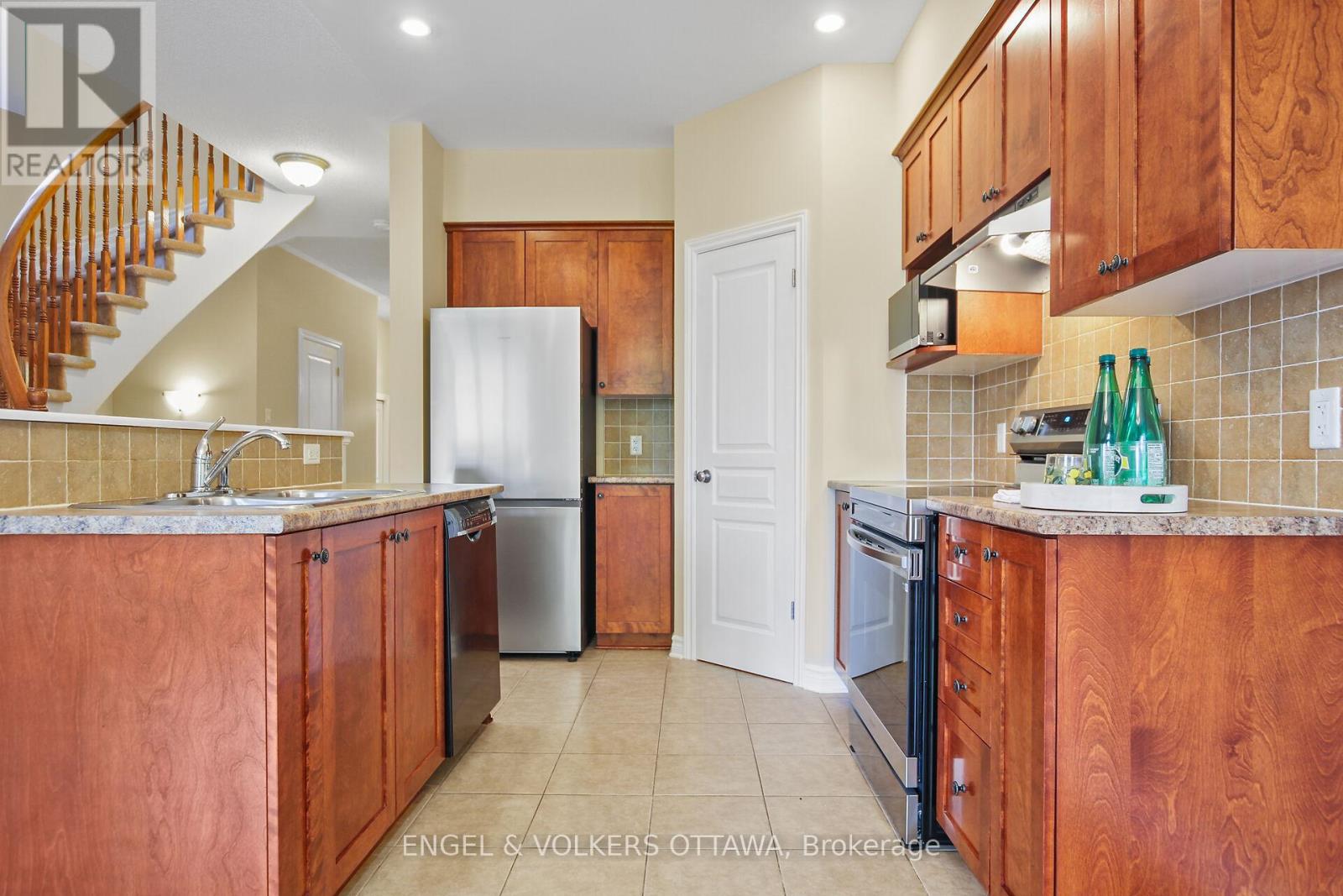 126 Hornchurch Lane, Ottawa, Ontario  K2J 0A6 - Photo 9 - X12201326