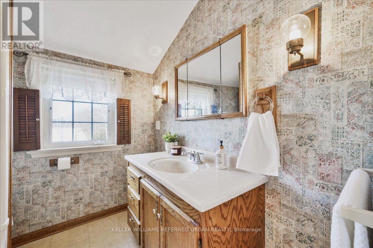 8 Abbotsford Road, Toronto, Ontario  M2N 2P7 - Photo 23 - C12201312