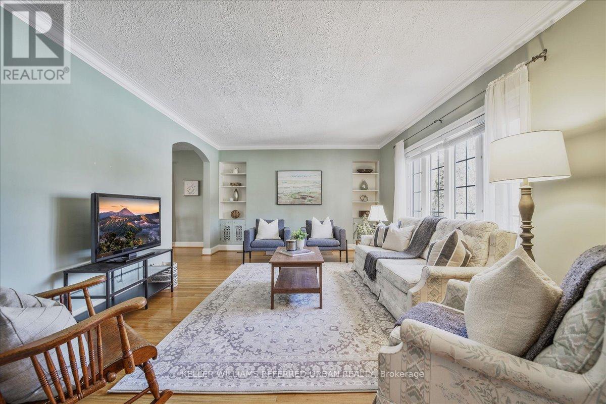 8 Abbotsford Road, Toronto, Ontario  M2N 2P7 - Photo 4 - C12201312
