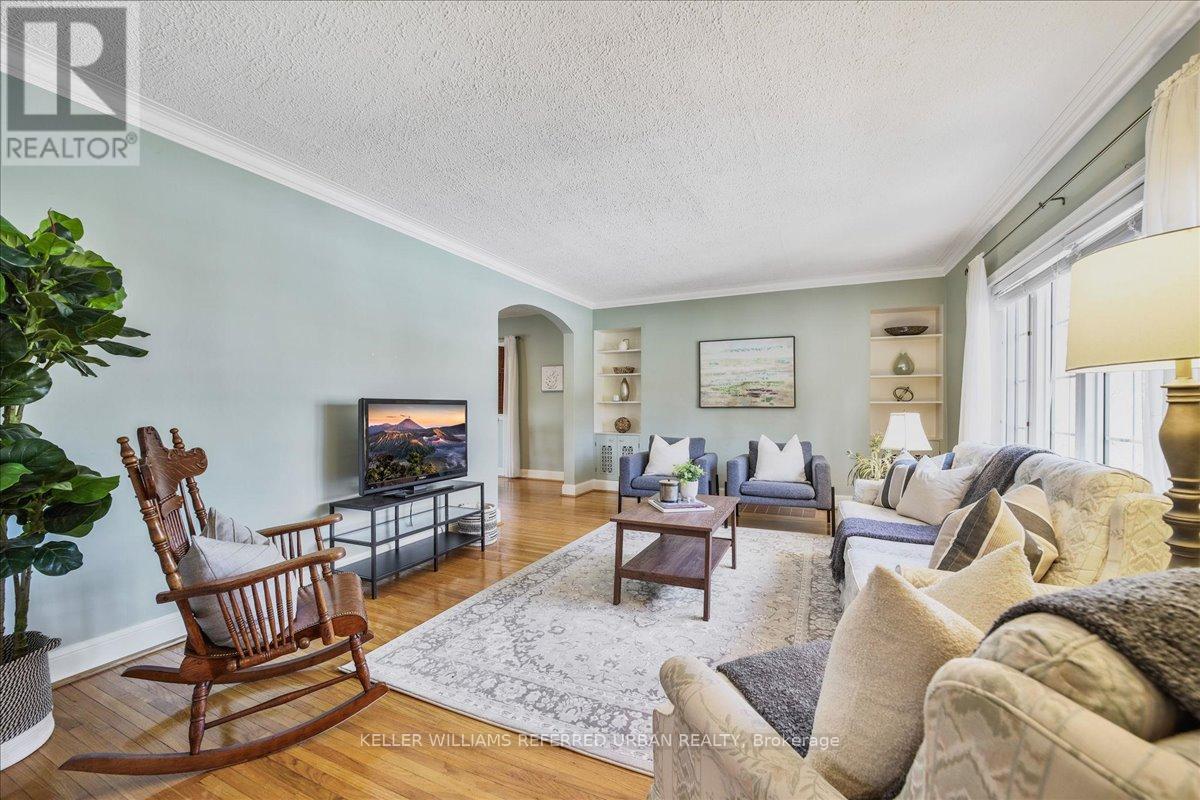 8 Abbotsford Road, Toronto, Ontario  M2N 2P7 - Photo 5 - C12201312
