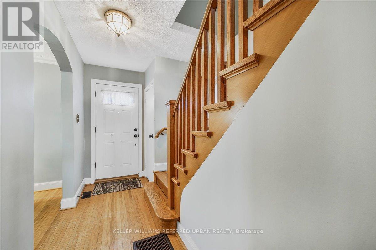 8 Abbotsford Road, Toronto, Ontario  M2N 2P7 - Photo 6 - C12201312