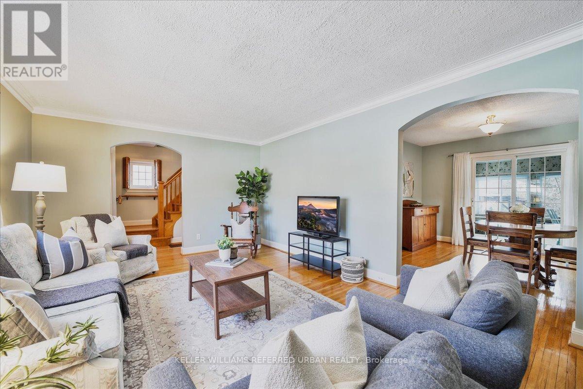 8 Abbotsford Road, Toronto, Ontario  M2N 2P7 - Photo 8 - C12201312
