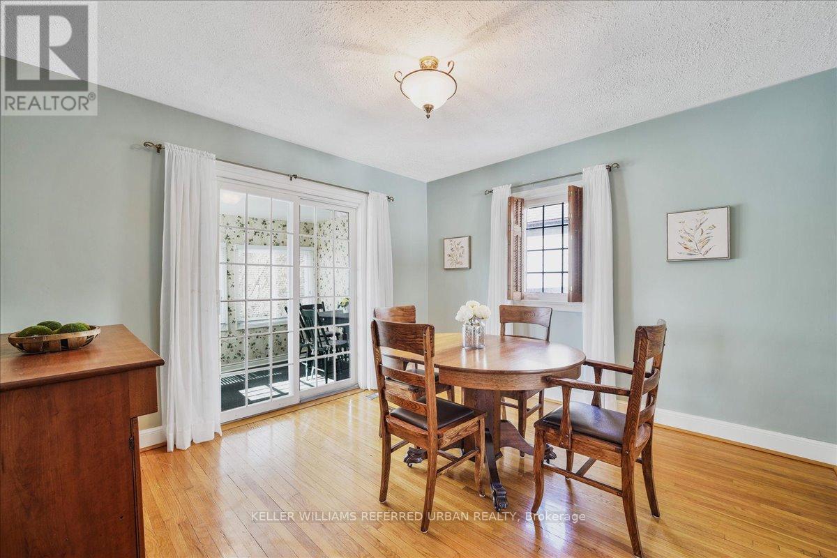 8 Abbotsford Road, Toronto, Ontario  M2N 2P7 - Photo 9 - C12201312