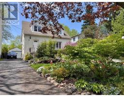 8 ABBOTSFORD ROAD, Toronto, Ontario