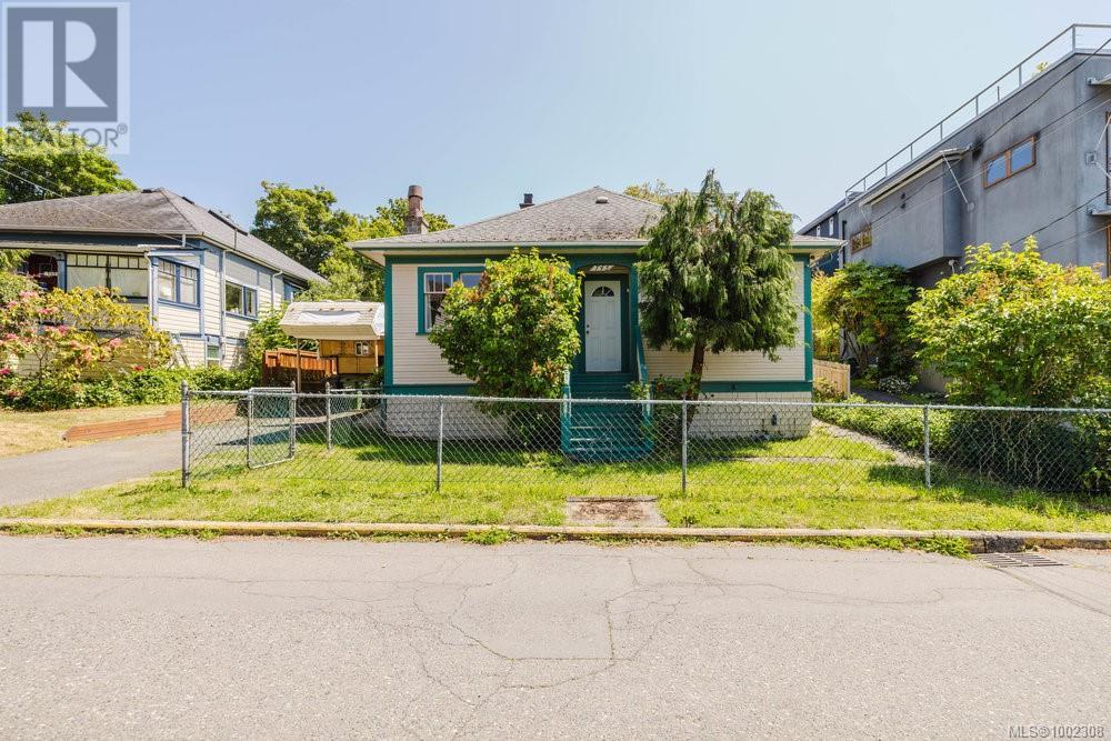 Property at 745 Front St image 5