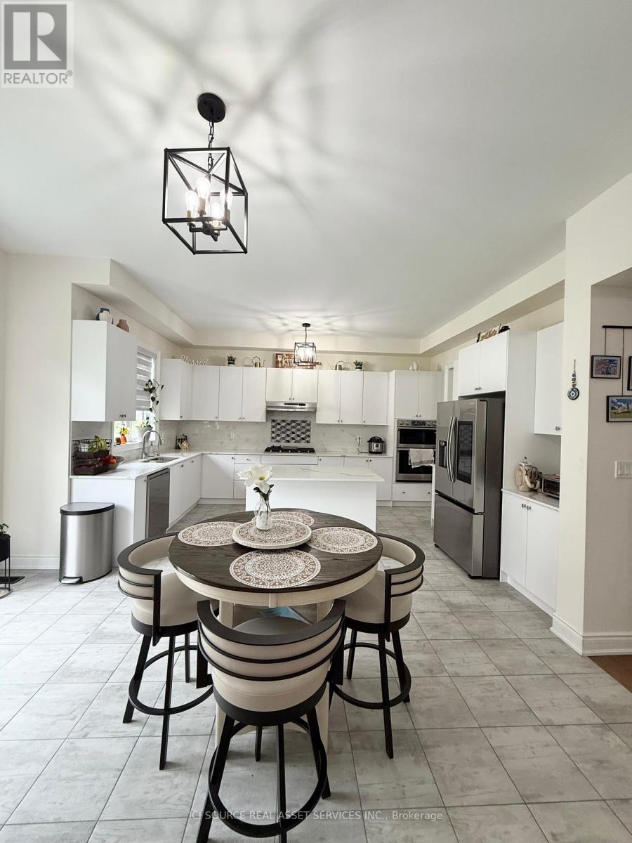 22 Settlers Crescent, Bradford West Gwillimbury, Ontario  L3Z 4N3 - Photo 3 - N12201295