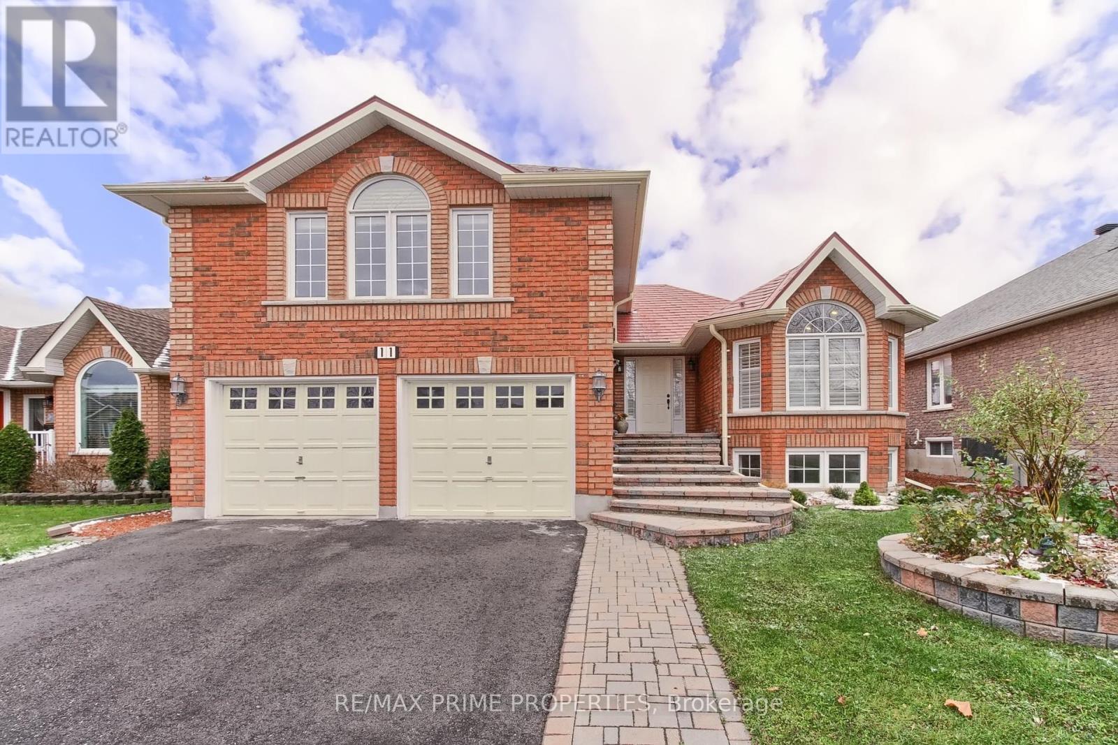 11 Kerfoot Crescent, Georgina, Ontario  L4P 4B8 - Photo 1 - N12201301