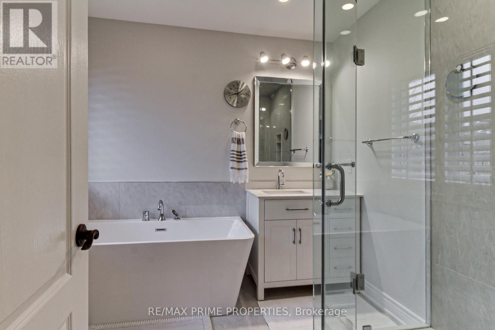 11 Kerfoot Crescent, Georgina, Ontario  L4P 4B8 - Photo 14 - N12201301