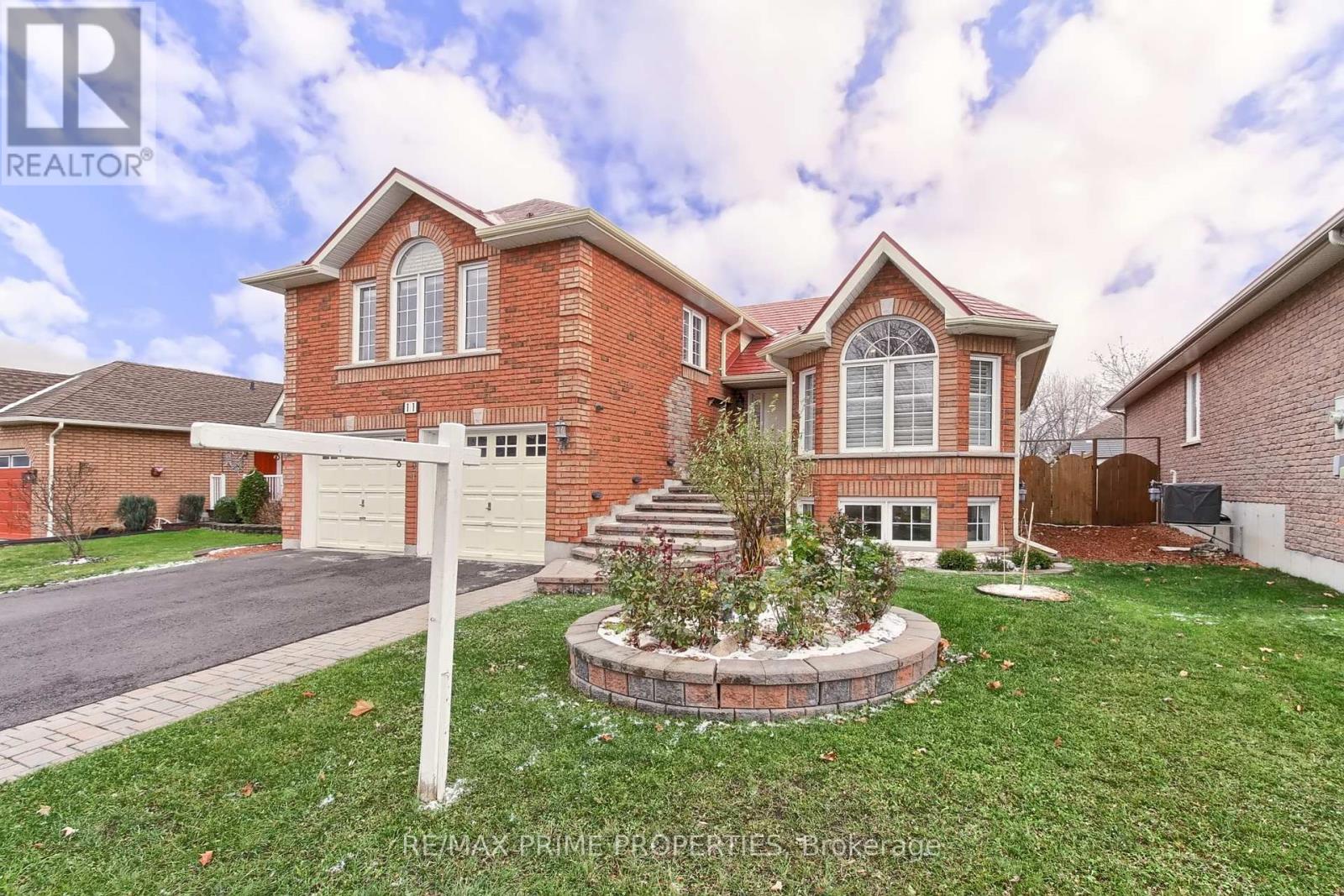 11 Kerfoot Crescent, Georgina, Ontario  L4P 4B8 - Photo 2 - N12201301