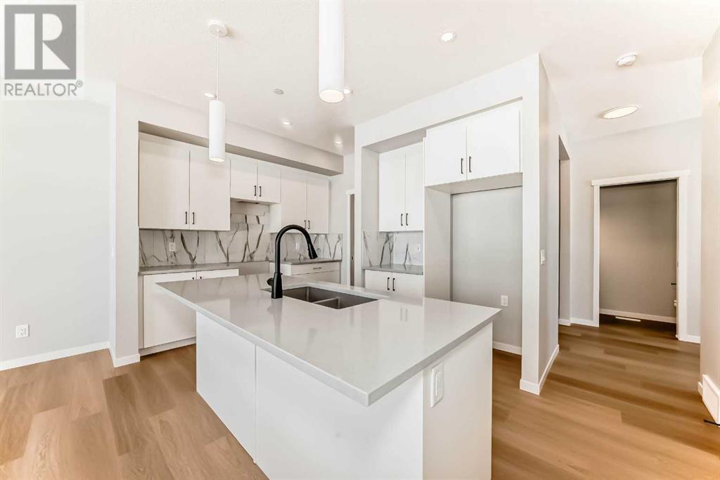 Property at 34 Hotchkiss Row SE image 5