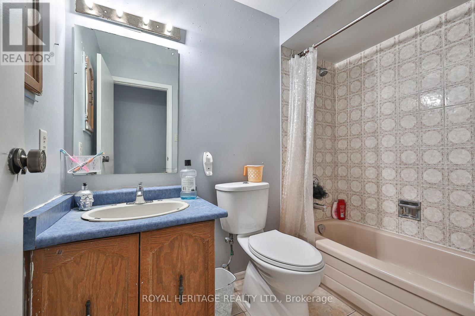 28 Nanport Street, Brampton (Westgate), Ontario  L6S 4A3 - Photo 15 - W12201266